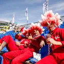 Die Fans sorgen für ein farbenfrohes Spektakel