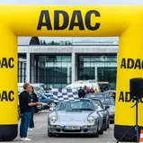 Besonders Highlight der ADAC Youngtimer Tour Bodensee 2026: Die moderierte Zieleinfahrt auf der Klassikwelt Bodensee