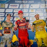 Tageswertung beim ADAC MX Masters v.l.n.r.: Simon Längenfelder ( Deutschland / KTM / RED BULL KTM FACTORY RACING ), Roan van de Moosdijk ( Niederlande / KTM / KOSAK RACING TEAM ) und Jörgen‐Matthias Talviku ( Estland / Yamaha / JMT ESTTRANS YAMAHA KESKUS 