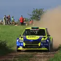 Die aktuellen Deutschen Rallyemeister Philip Geipel und Katrin Becker trauern als Dritte den vergebenen Punkten nach