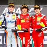Das Podium der Fahrerwertung (v. l. n. r.): Taylor Barnard, Andrea Kimi Antonelli und Rafael Camara