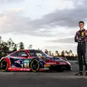 Bastian Buus startet im Porsche 911 GT3 R im Patriots-Look