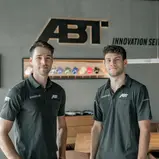 Zwei für die vier Ringe: Kelvin van der Linde (26/ZA) und Ricardo Feller (22/CH) starten für ABT Sportsline (Foto: ABT Sportsline)