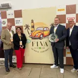 Bei der Verleihung des FIVA Culture Awards in Brasilien (v.l.n.r.): Karlheinz Jungbeck (FIVA Vice President for Culture and Youth & ADAC Tourismuspräsident), Nataša Grom Jerina (FIVA Senior Vice President Internal Affairs) Carl-Philip Kress (Nachwuchsrefe