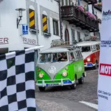 Gleich fünf historische VW Bullis sind auf der ADAC Europa Classic vom 1. Bis 4. September 2025 unterwegs