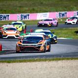 Zunächst machte Roman Fellner-Feldegg im Aston Martin die Pace an der Spitze