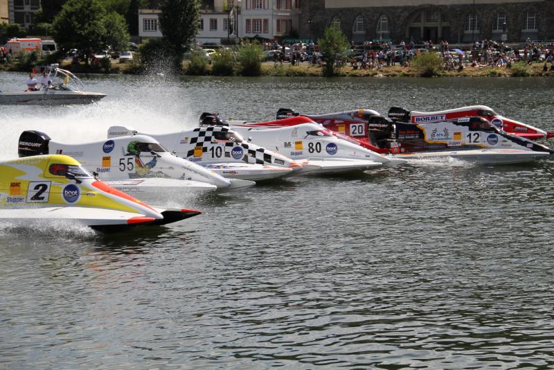 Водно моторный транспорт. Водномоторный спорт формула 1. Formula 4 s Powerboat. Водномоторный спорт формула 1 1997. Гонки на узких лодках с мотором.