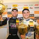 Luke Wankmüller (r.) feierte mit Teamkollege Tim Heinemann den ersten Sieg in der ADAC GT4 Germany
