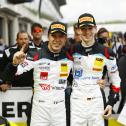 Rang eins in der Gesamtwertung für Marius Zug (r.) und seinen Teamkollegen Gabriele Piana in der ADAC GT4 Germany