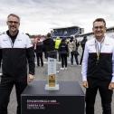 Gäste in Hockenheim: Thomas Laudenbach, Leiter Porsche Motorsport, und Alexander Pollich, Vorsitzender der Geschäftsführung der Porsche Deutschland GmbH (v. l., Foto: Porsche)