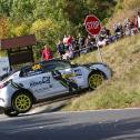 Volle Attacke: Wo die jungen Teams in ihren Corsa-e Rally hinlangen, wächst kein Gras mehr