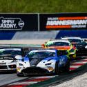 Platz drei ging an den Aston Martin von Racing One