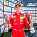 Zwei Pokale für James Wharton (16/AUS/Prema Racing): Laufsieger und bester Rookie  