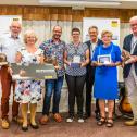 V.l.n.r: Heinrich und Sylvia Engesser (Platz 3, VW-Kastenwagen (Typ 21)), Elmar und Nicole Wagenbach (Platz 1, Chevrolet Corvette Sting Ray Convertible (C2)), Prof. Dr. Mario Theissen (ADAC Klassik Referent), Hermann und Maria Grewer (Platz 2, Mercedes-Be