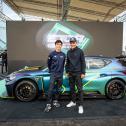 Jack Aitken und Mattias Ekström im Fahrerlager des FIA ETCR eTouring Car World Cup