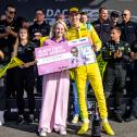 Champion Raffaele Marciello überreichte den Check an Anna Grubeck, Head of Sportsponsoring der BWT Holding