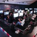 Journalisten traten in der RaceRoom Simracing Arena gegen Tim Heinemann an