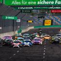 Volles Feld beim Start der ADAC GT4 Germany auf dem Lausitzring