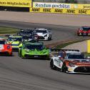 Noch fünf Teams rechnen sich Chancen auf den Titel im ADAC GT Masters aus
