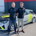 Calle Carlberg (r.) und Jørgen Eriksen: Hohe Ziele im ersten Jahr im ADAC Opel Rally Junior Team