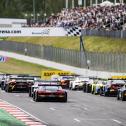 Der Rennstart des ADAC GT Masters erfolgte vor vollen Tribünen