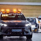 Die Re-Starts erfolgten hinter dem Safety-Car, dem neuen Cupra Formentor VZ