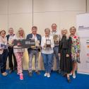 (V. l. n. r.): Prof. Dr. Mario Theissen (ADAC Klassik Referent), Gaby und Ludwig Brümmer (Platz 3), Hans-Jürgen Keitel und Isabel Born (Platz 2), Werner und Andrea Oestreich (Platz 1), Christine Senftleben (Union Glashütte, Gebietsleiterin) und Denise Gro