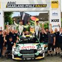 Marijan Griebel und Tobias Braun genießen den Sieg bei der ADAC Saarland-Pfalz Rallye