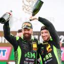 Große Freude auf dem Podium bei Nicki Thiim und Mirko Bortolotti (l-r)