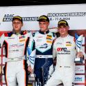 Siegerehrung nach GT Sprint Nummer zwei: (v.l.n.r) Ivan Peklin (Zweiter), Luca Arnold (Sieger), Jay Mo Härtling (Dritter). (Foto: GTC Race)
