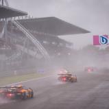 Zahlreiche Fans erlebten auf dem Nürburgring ein packendes Regenrennen