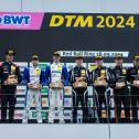 Das Gesamtpodium des neunten Meisterschaftsrennens im ADAC GT Masters