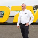 ADAC Motorsportchef Thomas Voss vor dem neuen DTM-Logo