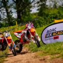 Geschult wird mit richtigen Motocross-Kindermotorrädern von KTM mit Elektro- und Verbrennermotor