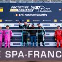 Siegerehrung nach Rennen eins von Spa-Francorchamps (v.l.n.r.): Mattis Pluschkell (Zweiter), Maksymilian Angelard (Zweiter), Pavel Lefterov (Sieger), Franz Konrad (Teamchef Siegerteam), Danny Soufi (Sieger), Mattias Bjerre Jakobsen (Dritter), Riccardo Leo