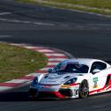 Denny Berndt gibt in Oschersleben in einem von acht Porsche Vollgas