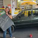 Technik-Fans erhalten am Stand des ADAC Tipps und Tricks von der versierten Mechanikerin Anna Matuschek