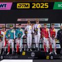 Das Podium: Alexander Fach, Alexander Schwarzer, Salman Owega, Finn Wiebelhaus, Simon Pirch, Leo Pichler, Max Reis und Niklas Kalus (v.l.)