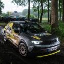 Im Rahmenprogramm setzt der ADAC Opel Electric Rally Cup ein starkes Zeichen in Sachen Nachhaltigkeit