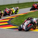 Zwölf Tonnen Rennstreckenfarbe lassen die Curbs auf dem Sachsenring neu erstrahlen