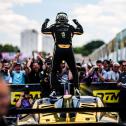 Jubel bei Jordan Pepper über seinen ersten DTM-Erfolg