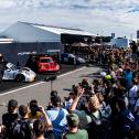 Viele Zuschauer bei der Präsentation des Porsche 911 GT3 R und des 911 Cup