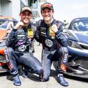 Ben Green und Jack Aitken freuten sich über den Doppelerfolg von Emil Frey Racing (l-r)