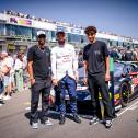 Benjamin Henrichs, Nicki Thiim und Tidiam Gomis (l-r) in der Startaufstellung der DTM