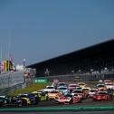 Mächtig Action im Sonntagsrennen der ADAC GT4 Germany auf dem Nürburgring