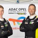 Aus schönem Grund wieder vereint im Cockpit des Corsa Rally4: Calle Carlberg (l.) und Vater Torbjörn