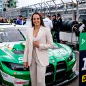 Turn-Weltmeisterin Pauline Schäfer-Betz in der Startaufstellung der DTM