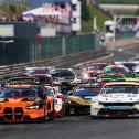 Am Start duellierten sich Fourie im BMW M4 GT3 Evo und Owega im Ford Mustang GT3