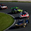 Ben Dörr und Guilherme de Oliveira (vorne) fahren ihrem ersten Sieg im ADAC GT Masters entgegen