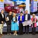 Die Sieger der ADAC Europa Classic 2025 (v. l. n. r.): Achim Loth (ADAC Klassik-Referent), Heinrich und Sylvia Engesser (1. Platz), Matthias und Elke Klüber (2. Platz), Ludwig Stieger und Ulrike Walther (3. Platz)